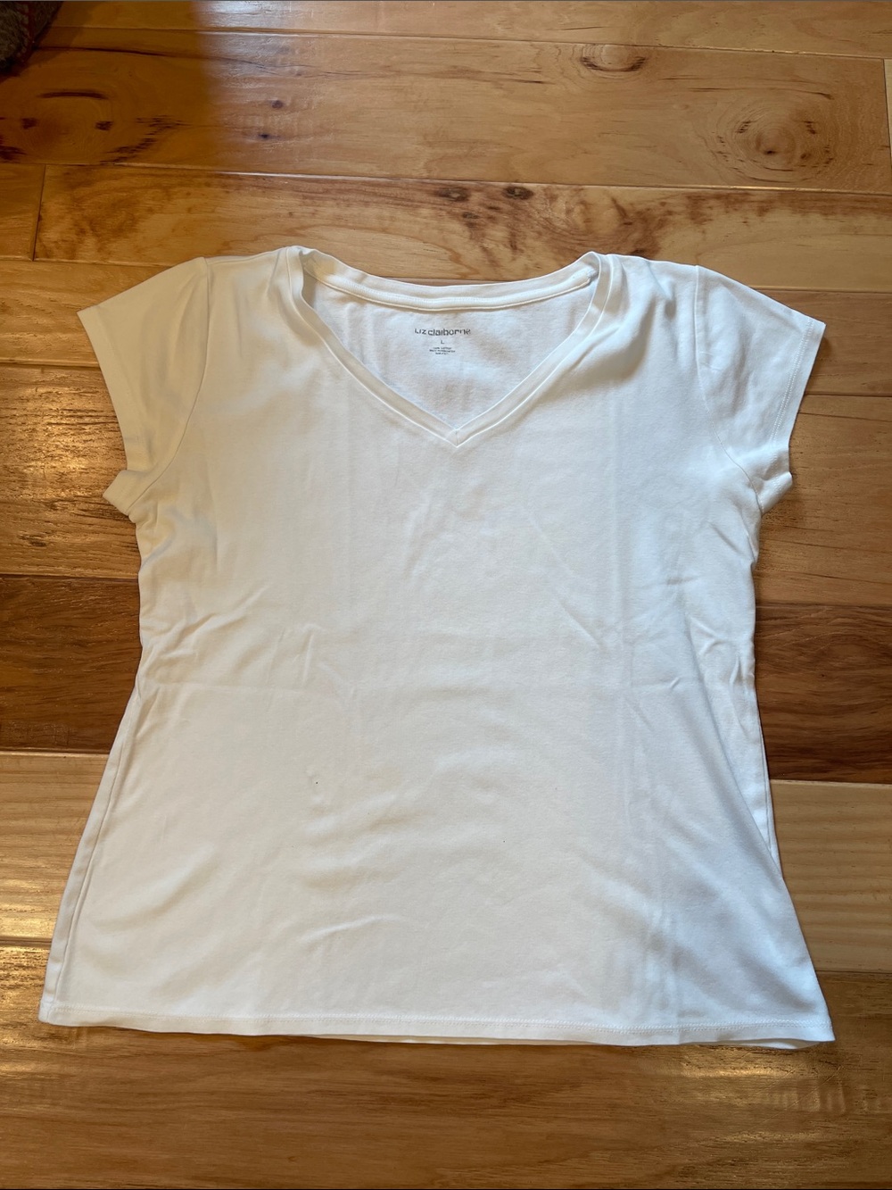 Liz Claiborne White V-Neck Short Sleeve Tee - Classic Cotton Blend